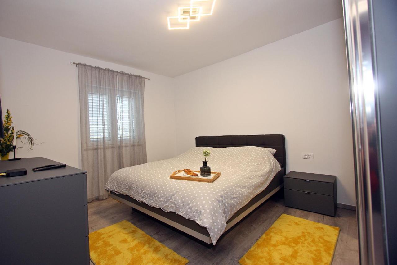 Apartment Petra Supetar Eksteriør billede