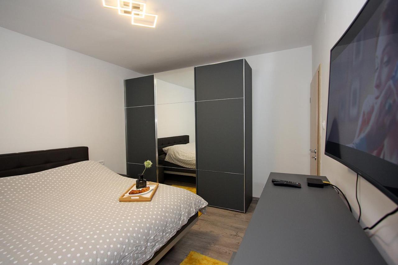 Apartment Petra Supetar Eksteriør billede