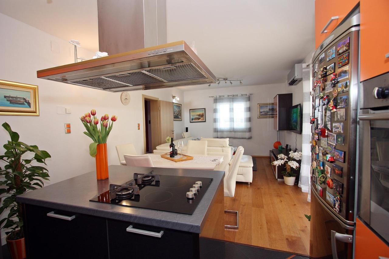 Apartment Petra Supetar Eksteriør billede
